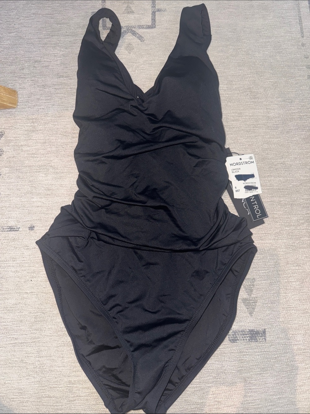 NWT La Blanca Goddess Black V-Neck One-Piece Swimsuit Sz US 6 - Picture 3 of 10
